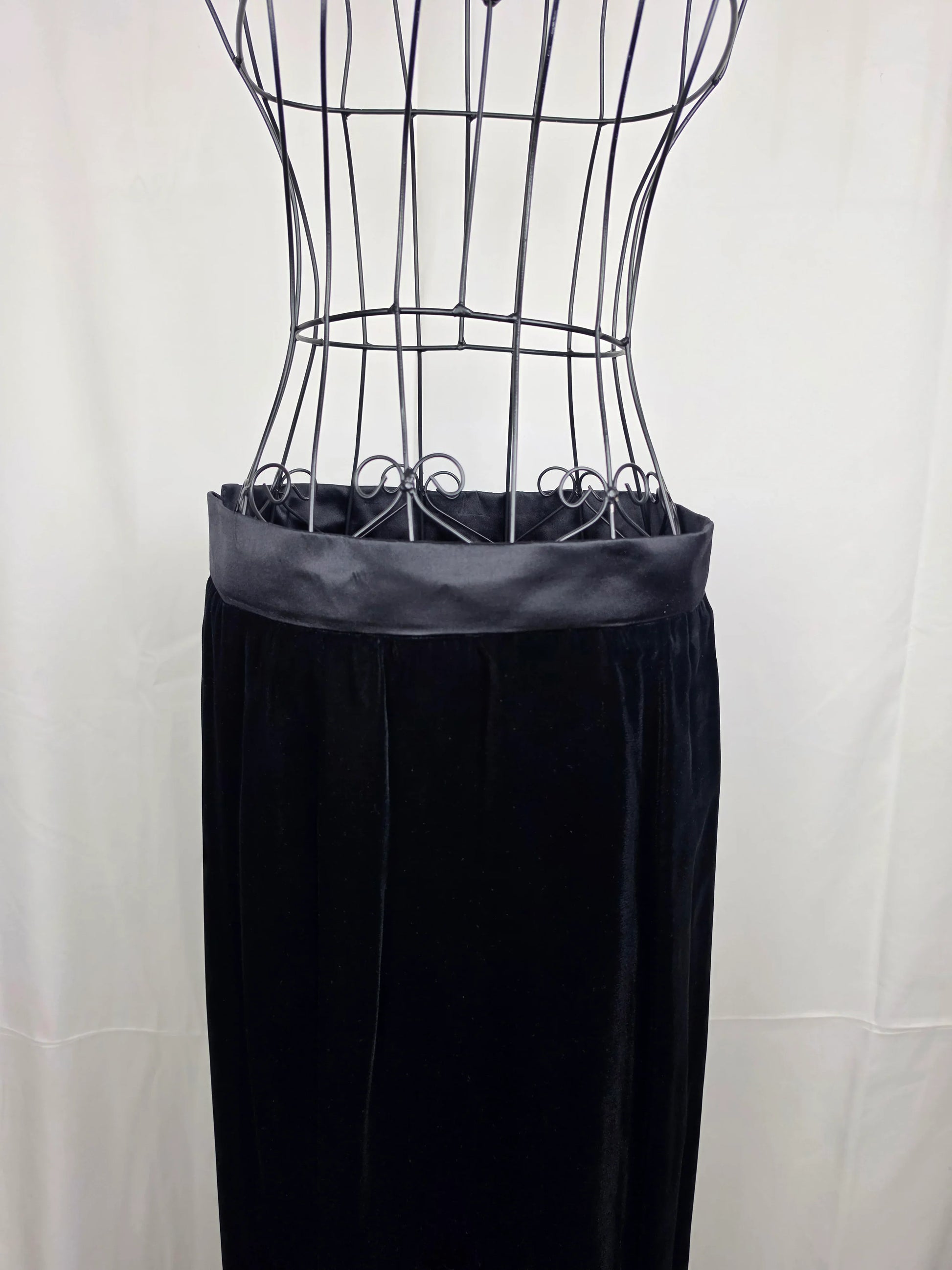 Yves-Saint-Laurent-Rive-Gauche-Maxi-Gonna-Vintage-Velluto-Nero-70263500734788 - Pally Vintage Closet