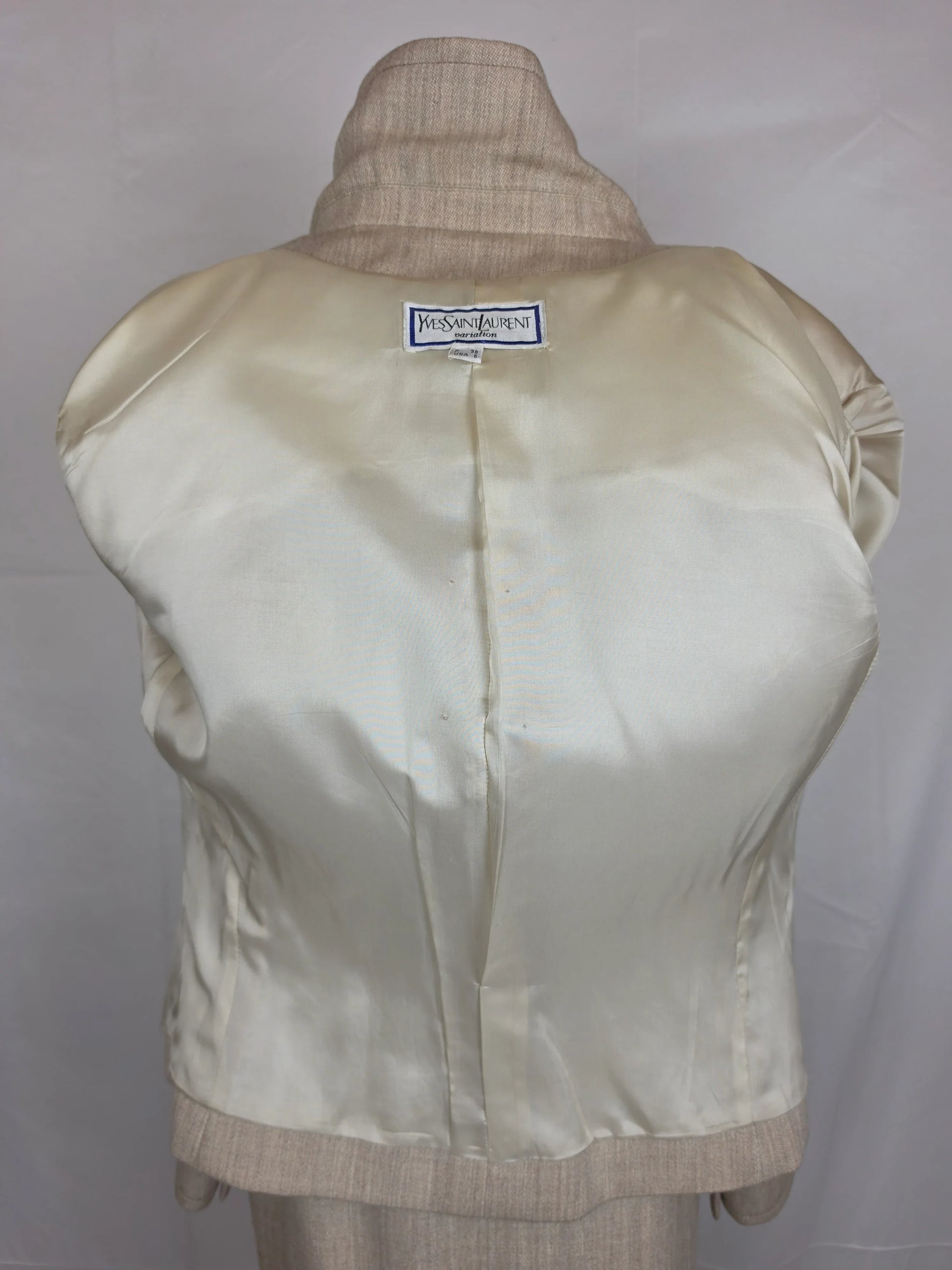 0F0CC5D0-4683-49DB-911F-D99AF9EF0260 - Pally Vintage Closet