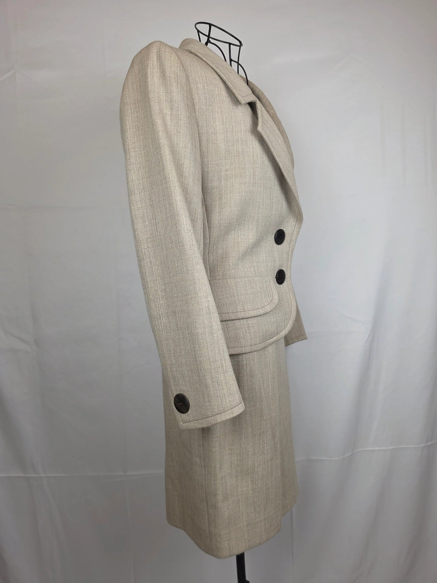 D082E082-853F-4055-84EC-8567CE3D1677 - Pally Vintage Closet