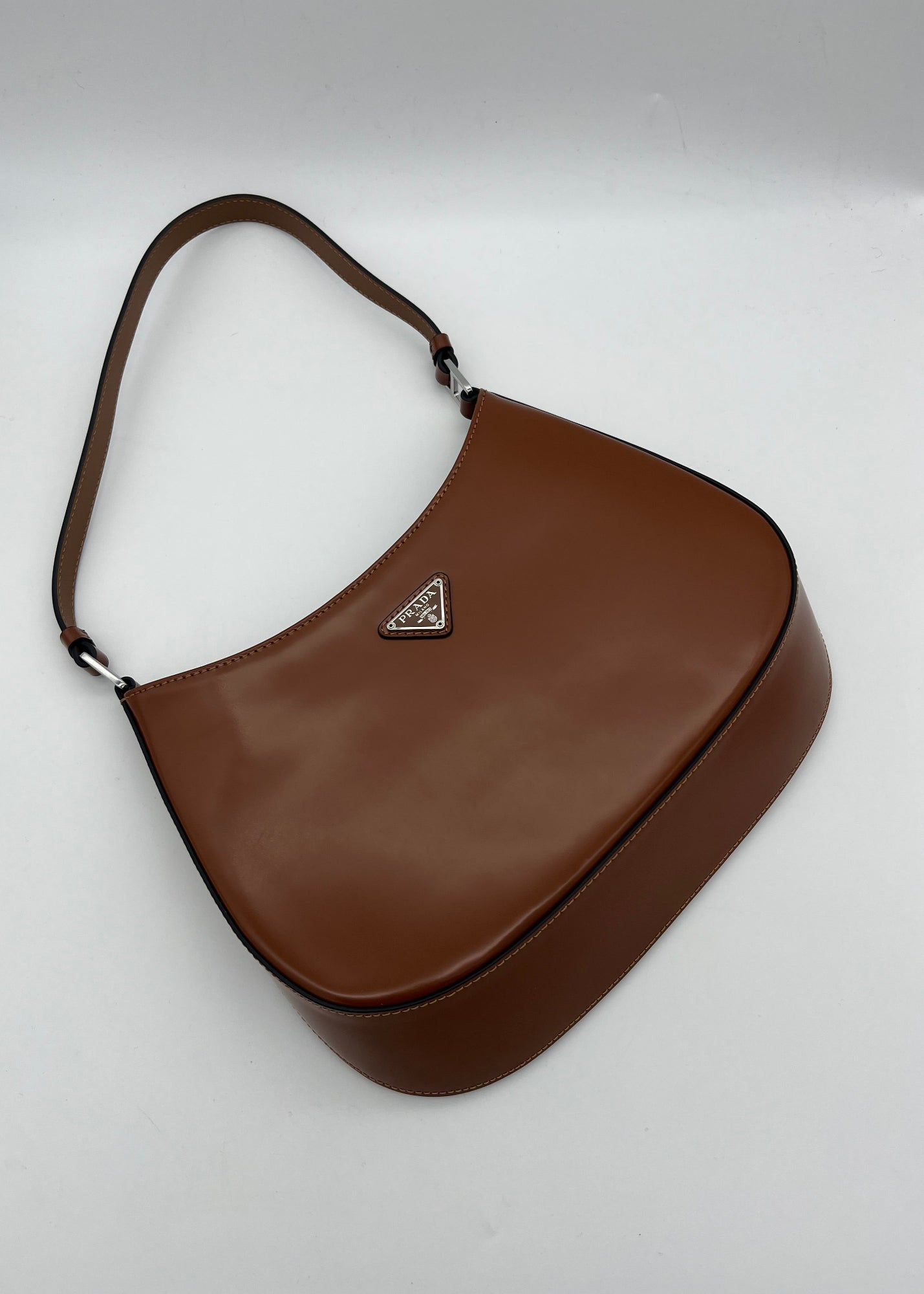 Prada Borsa Cleo a Spalla in Pelle Verniciata Cognac