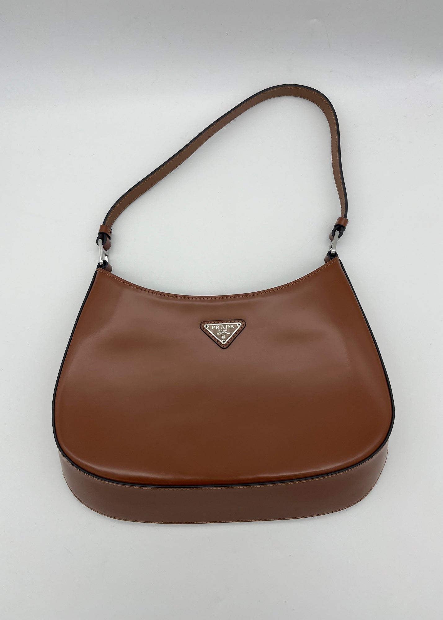 Prada Borsa Cleo a Spalla in Pelle Verniciata Cognac