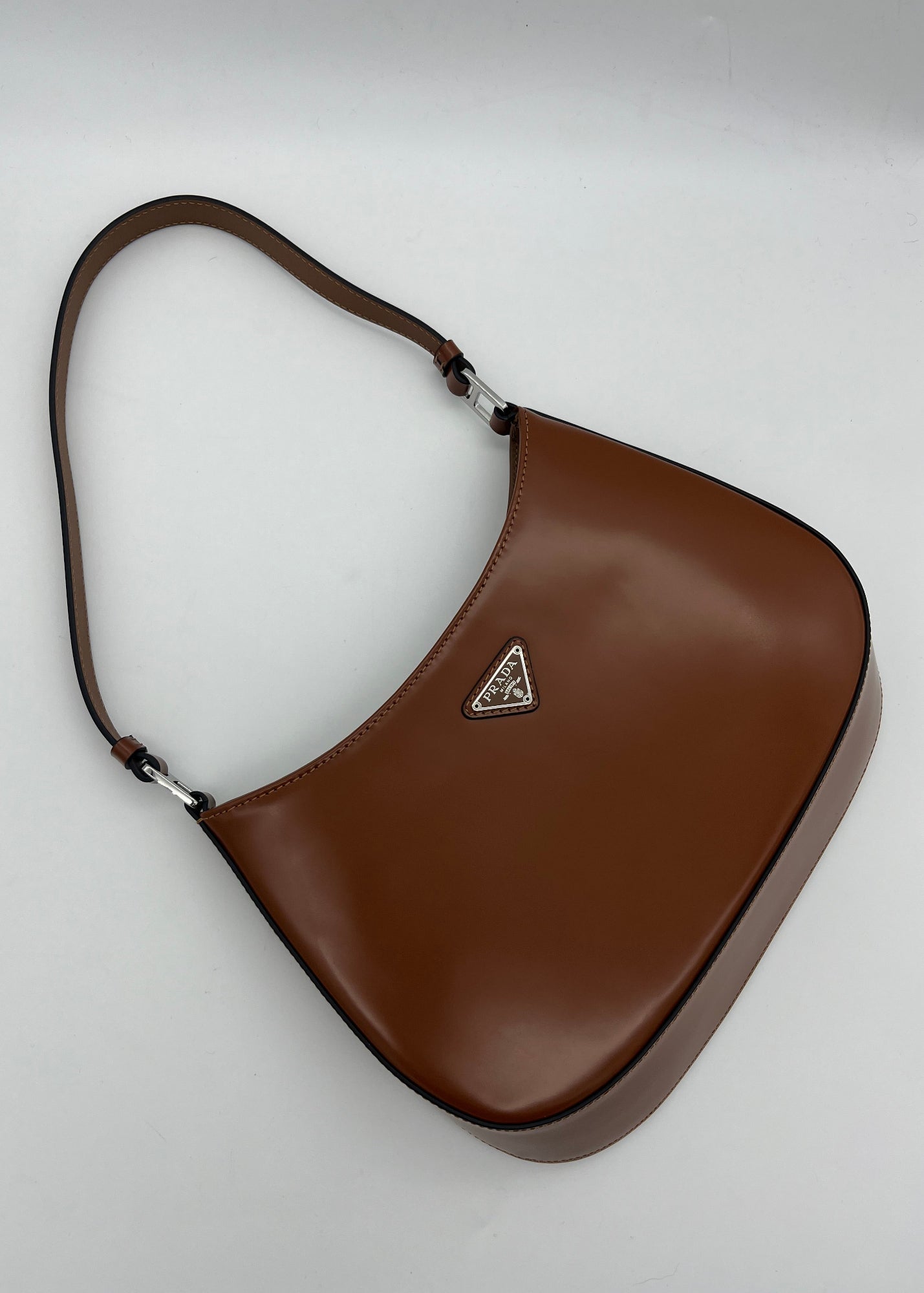 Prada Borsa Cleo a Spalla in Pelle Verniciata Cognac