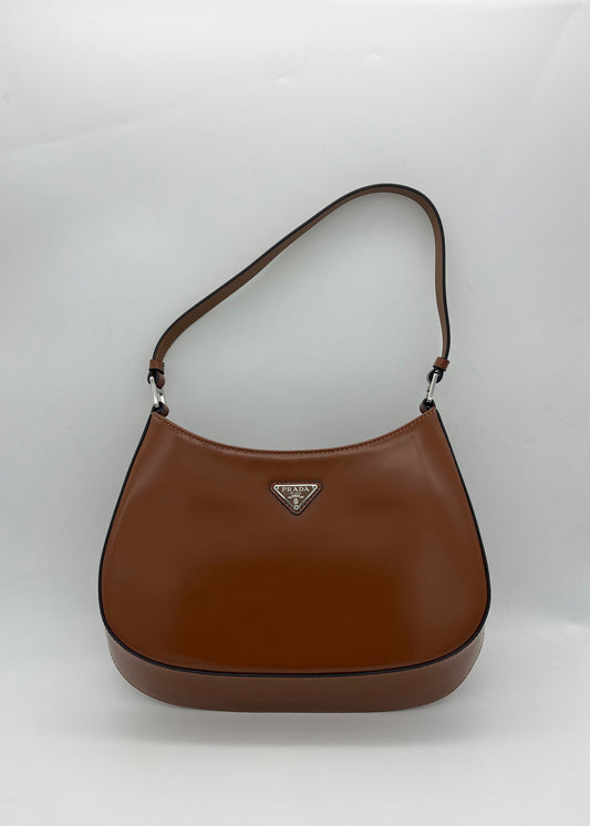 Prada Borsa Cleo a Spalla in Pelle Verniciata Cognac