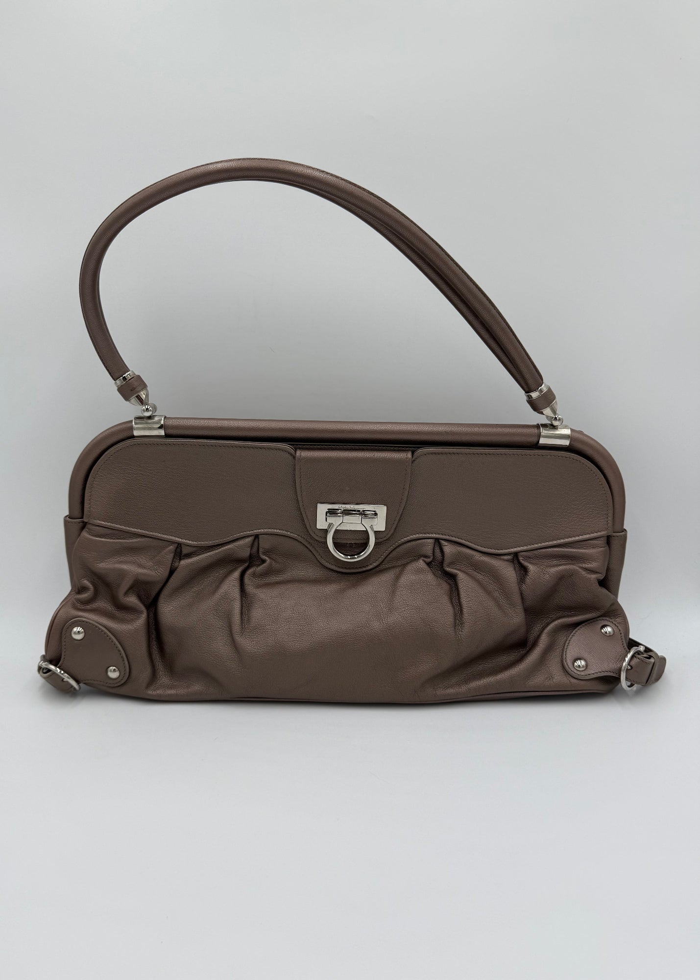Salvatore Ferragamo Borsa a Spalla in Pelle Taupe Metallizzata Grande